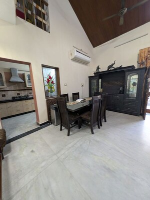Parking in 3 BHK Builder Floor at Sector 52 – for Rent