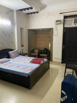 Bedroom in 3 BHK Builder Floor at Sector 52 – for Rent