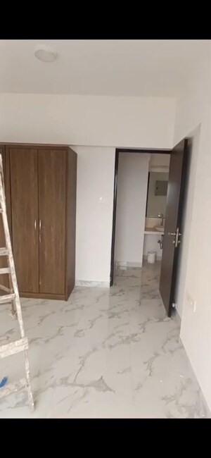 Room in 3 BHK Apartment at Raheja Ridgewood, Goregaon East – for Sale