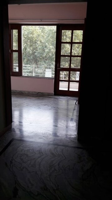 Room in 3 BHK Builder Floor at Ansal Plaza Sector-23, Sector 23 – for Rent