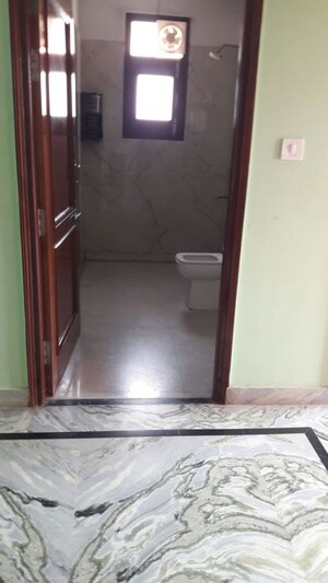 Room in 3 BHK Builder Floor at Ansal Plaza Sector-23, Sector 23 – for Rent