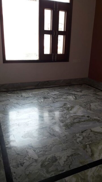 Room in 3 BHK Builder Floor at Ansal Plaza Sector-23, Sector 23 – for Rent