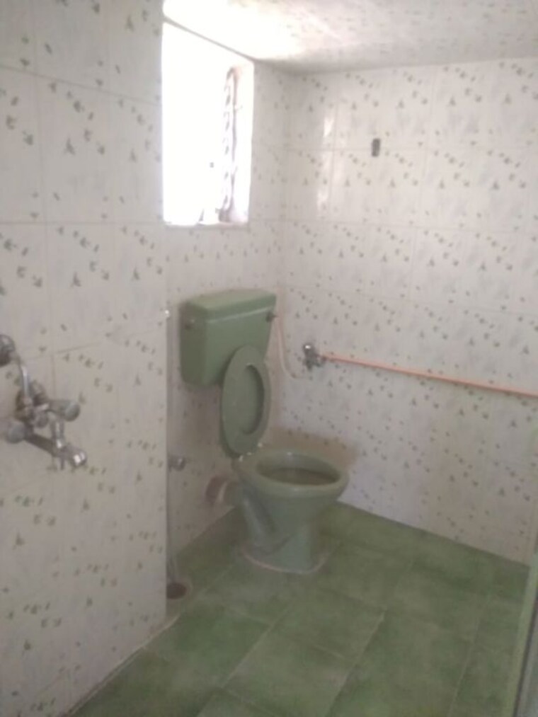 Bathroom, asmita-jyoti-chs 2 Bedroom 900 Sq.Ft. Apartment In Malad West Mumbai 10011888