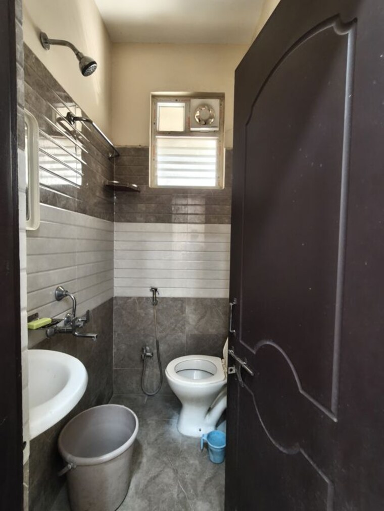 Bathroom, sri-rama-residency-kondapur 1 Bedroom 680 Sq.Ft. Apartment In Kondapur Hyderabad 10011896