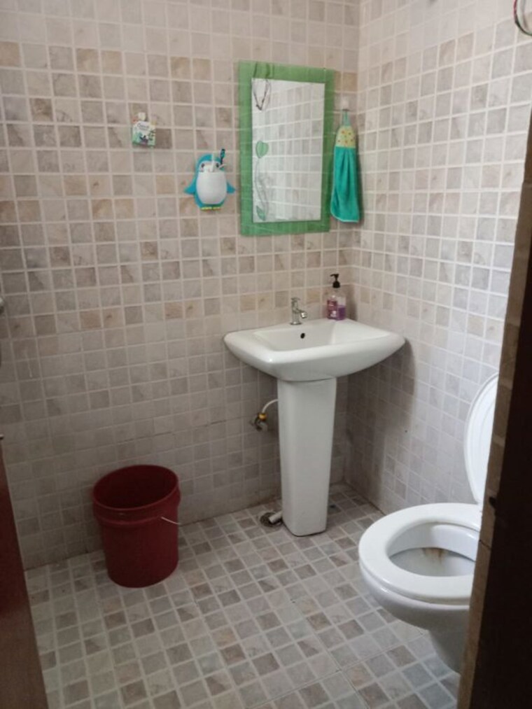 Bathroom, dhakoli 3 Bedroom 1000 Sq.Ft. Builder Floor In Dhakoli Zirakpur 10011899