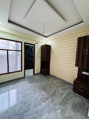 Room in 3 BHK Builder Floor at Pir Machalla – for Sale