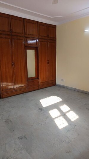 Room in 3 BHK Builder Floor at East Patel Nagar – for Rent