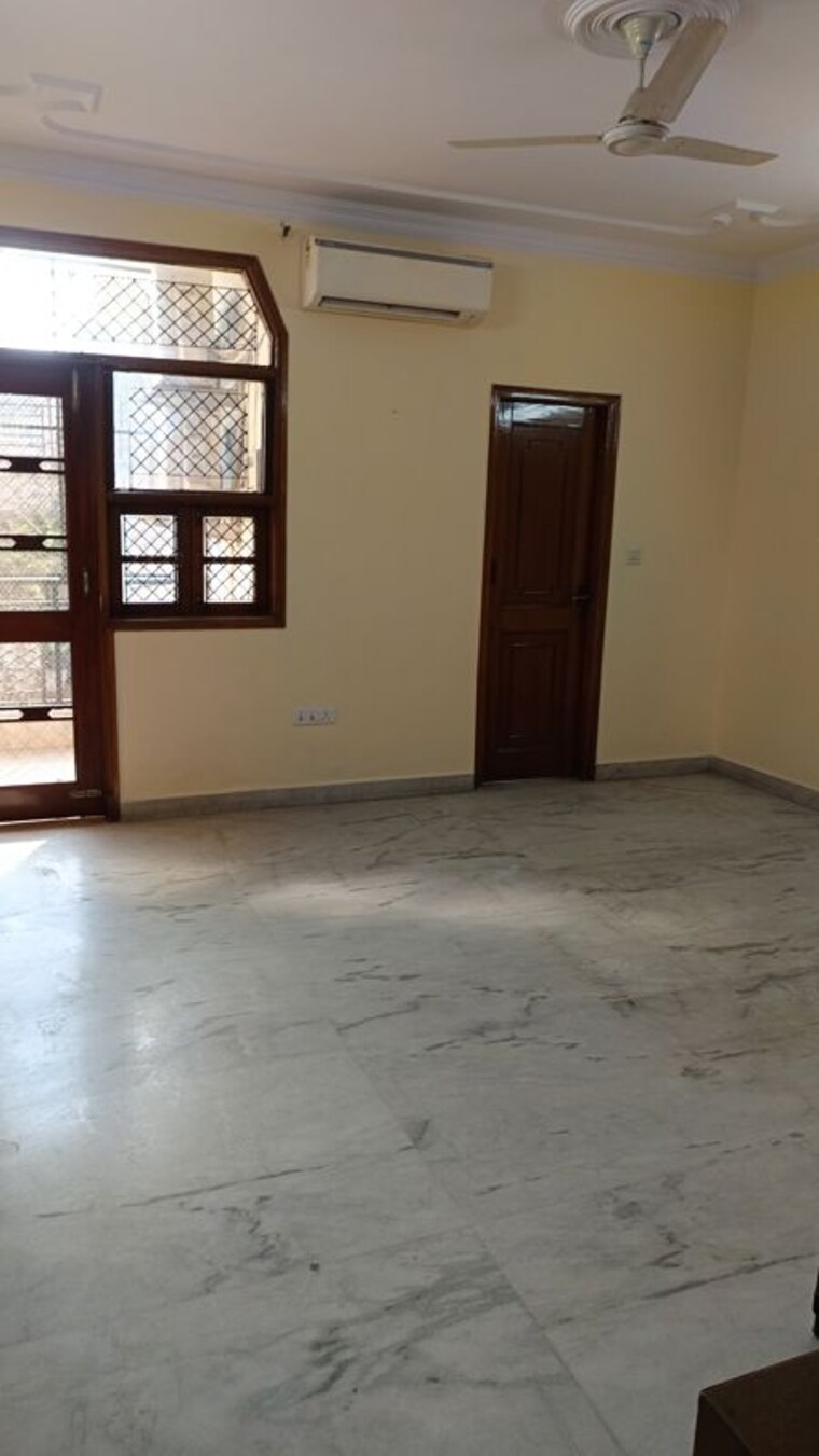 Room, east patel nagar 3 Bedroom 2000 Sq.Ft. Builder Floor In East Patel Nagar Delhi 10011902