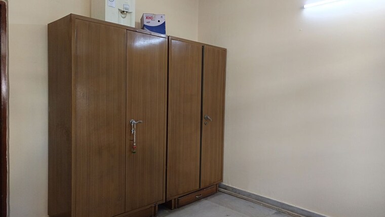 Room, east patel nagar 3 Bedroom 2000 Sq.Ft. Builder Floor In East Patel Nagar Delhi 10011902