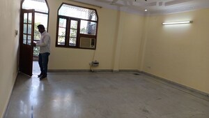 Room in 3 BHK Builder Floor at East Patel Nagar – for Rent