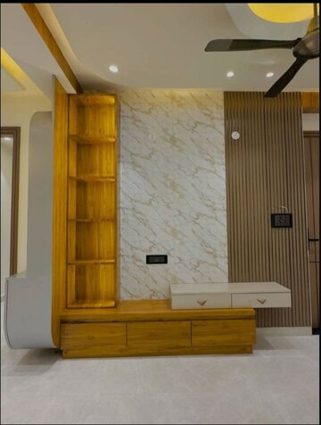 Room in 5 BHK Builder Floor at Nest Floor I, Green Fields Colony – for Rent