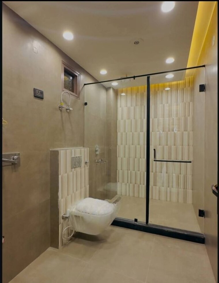 Bathroom, nest-floor-i 5 Bedroom 650 Sq.Yd. Builder Floor In Green Fields Colony Faridabad 10011904