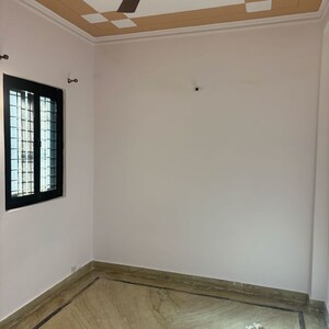 Room in 3 BHK Builder Floor at RWA Apartments Sector 52, Arun Vihar – for Rent
