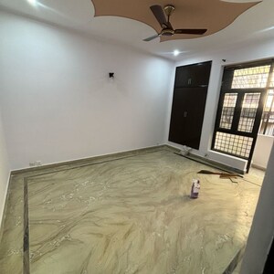 Room in 3 BHK Builder Floor at RWA Apartments Sector 52, Arun Vihar – for Rent