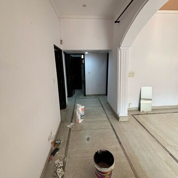 Building Lobby in 3 BHK Builder Floor at RWA Apartments Sector 52, Arun Vihar – for Rent