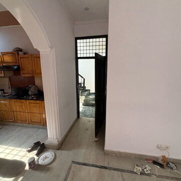 Building Lobby in 3 BHK Builder Floor at RWA Apartments Sector 52, Arun Vihar – for Rent