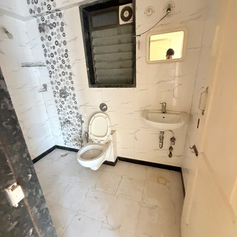 Bathroom, shree-aasavari-apartment 2 Bedroom 900 Sq.Ft. Apartment In Vitawa Thane 10011930