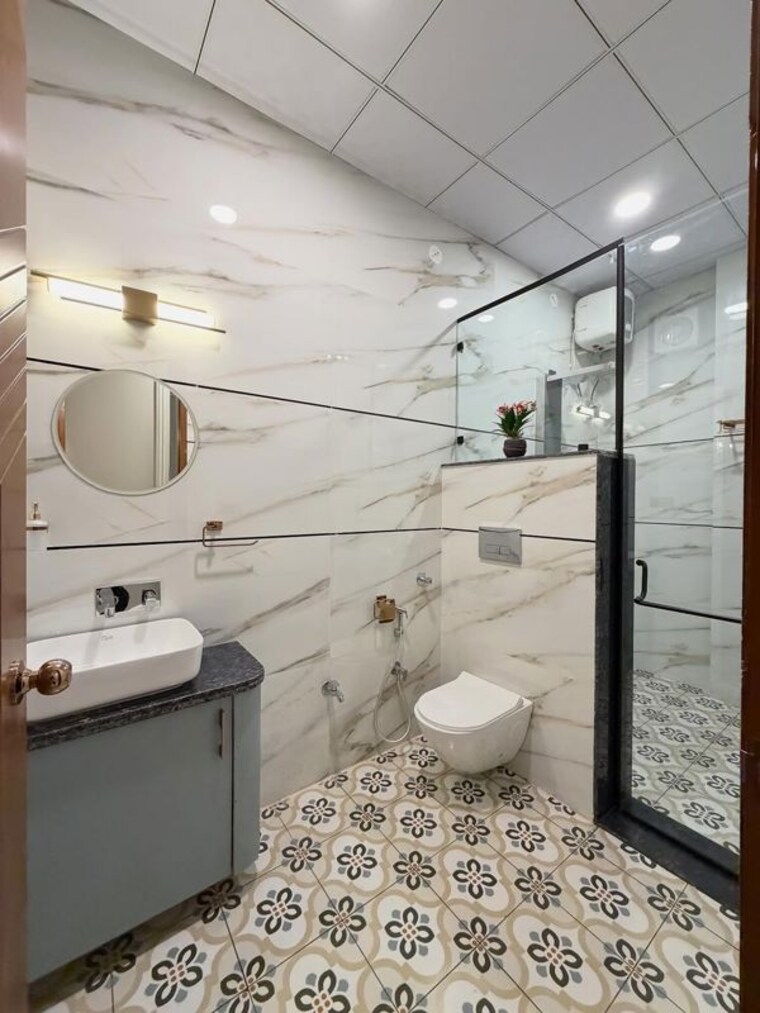 Bathroom, civil lines 5 Bedroom 325 Sq.Yd. Villa In Civil Lines Delhi 10011936