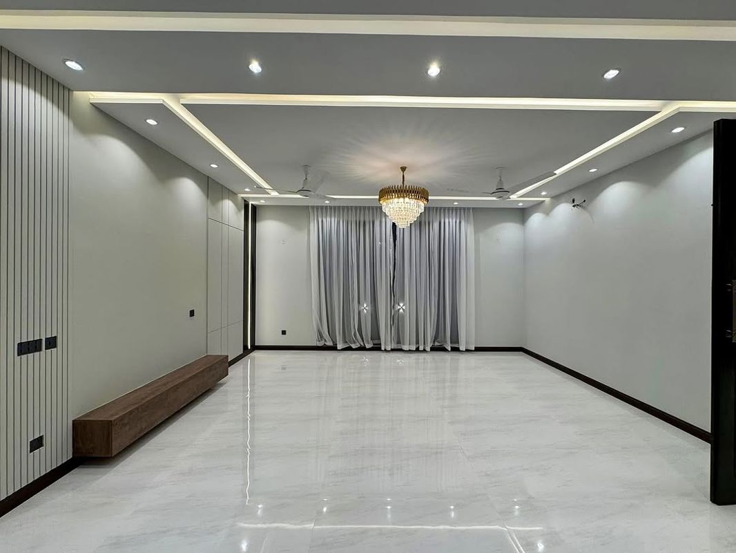 4 BHK + Extra Room Apartment For Sale in Civil Lines