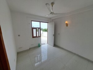 Room in 1 BHK Apartment at Saket – for Rent
