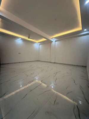 Room in 2 BHK Apartment at Saket – for Rent