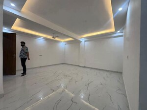 Room in 2 BHK Apartment at Saket – for Rent