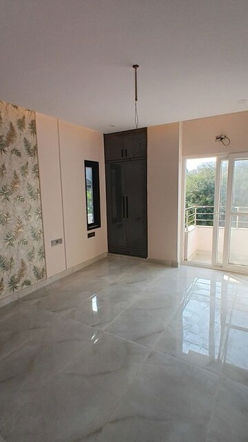 Room in 3 BHK Builder Floor at Greater Kailash I – for Sale
