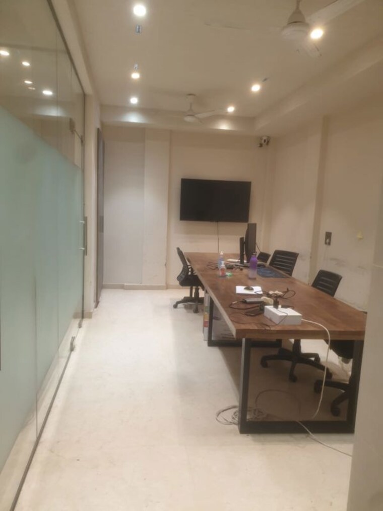Team Area, chittaranjan park Commercial Office Space 1000 Sq.Ft. In Chittaranjan Park Delhi 10011998