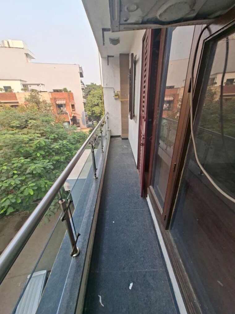 Balcony, kailash colony 3 Bedroom 1600 Sq.Ft. Builder Floor In Kailash Colony Delhi 10012001