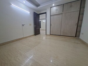 Room in 3 BHK Builder Floor at Kailash Colony – for Rent