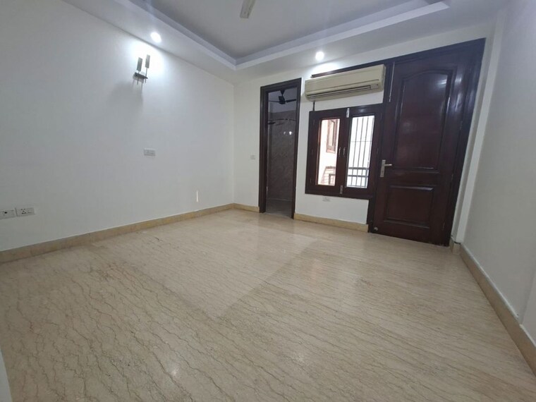 Room, kailash colony 3 Bedroom 1600 Sq.Ft. Builder Floor In Kailash Colony Delhi 10012001