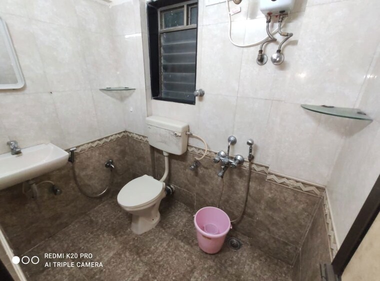 Bathroom, platinum-prive 3 Bedroom 910 Sq.Ft. Apartment In Andheri West Mumbai 10012005