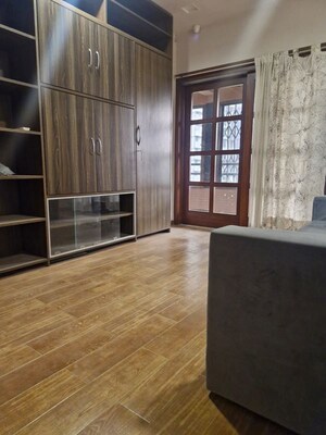 Room in 3 BHK Apartment at Poseidon Apartment, Andheri West – for Rent