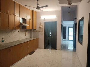 Room in 3 BHK Builder Floor at Sarvapriya Vihar – for Rent