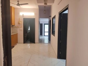 Room in 3 BHK Builder Floor at Sarvapriya Vihar – for Rent