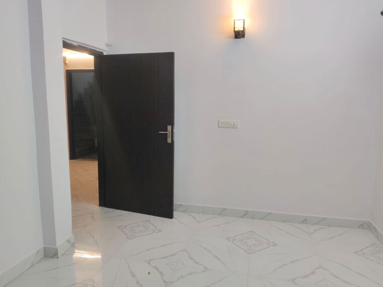 Room, sarvapriya vihar 3 Bedroom 2000 Sq.Ft. Builder Floor In Sarvapriya Vihar Delhi 10012015
