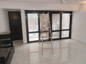 Room in 3 BHK Builder Floor at Sarvapriya Vihar – for Rent