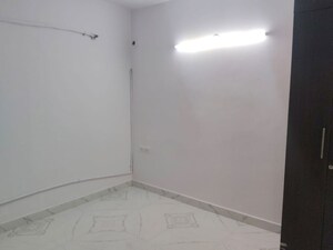 Room in 3 BHK Builder Floor at Sarvapriya Vihar – for Rent