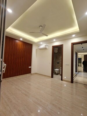 Room in 3 BHK Builder Floor at Sector 45 – for Rent