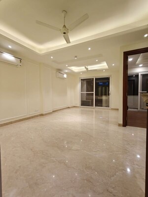 3 BHK Builder Floor For Rent in Sector 45