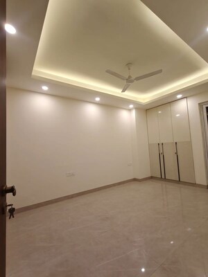 Room in 3 BHK Builder Floor at Sector 45 – for Rent