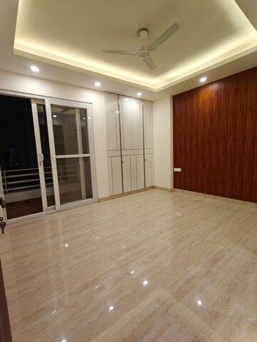 Room in 3 BHK Builder Floor at Sector 45 – for Rent