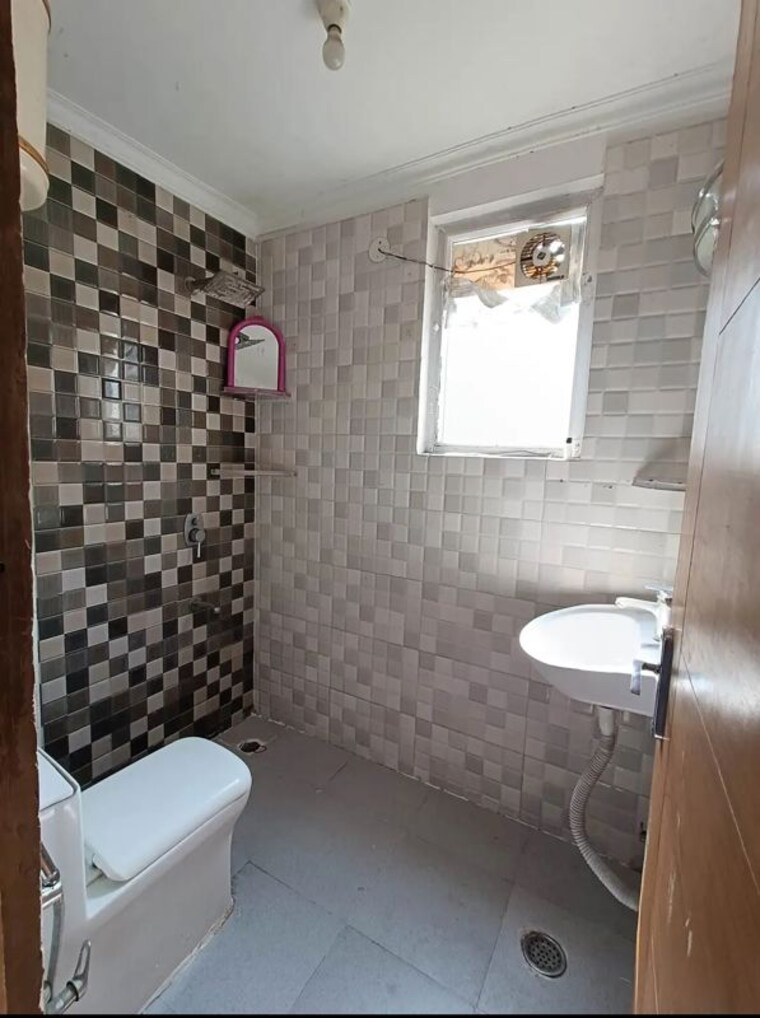 Bathroom, chattarpur 1 Bedroom 500 Sq.Ft. Builder Floor In Chattarpur Delhi 10012026