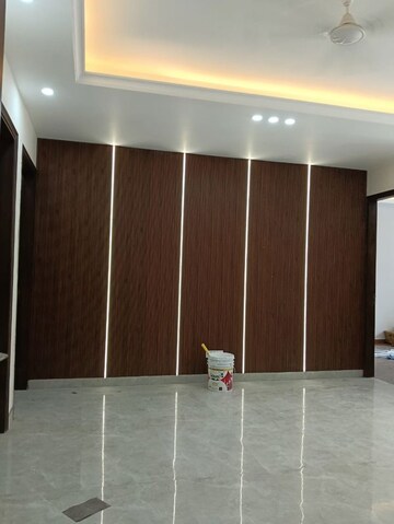 Building Lobby in 3 BHK Builder Floor at South City 1 – for Rent