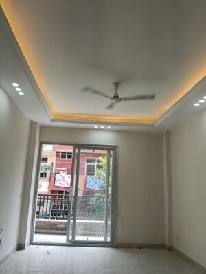 Furnished Amenities in 3 BHK Builder Floor at South City 1 – for Rent