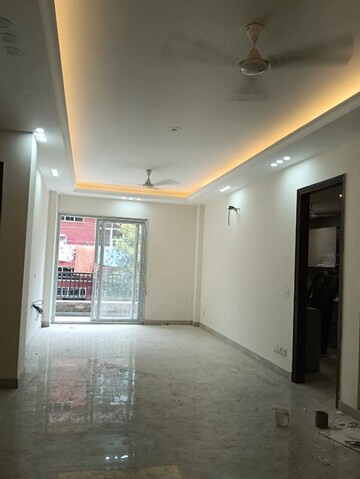 Room in 3 BHK Builder Floor at South City 1 – for Rent