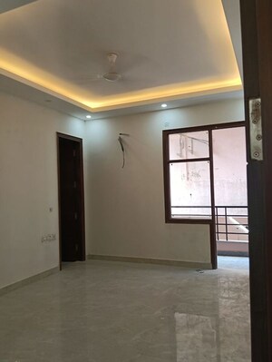 Room in 3 BHK Builder Floor at South City 1 – for Rent