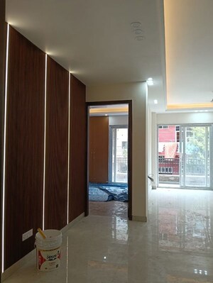 Room in 3 BHK Builder Floor at South City 1 – for Rent