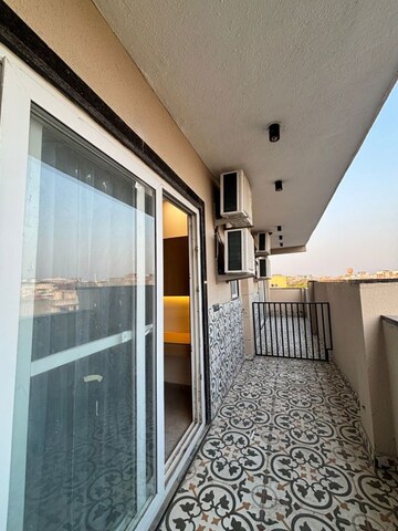 Building Lobby in 1 BHK Builder Floor at Dlf City Phase 3 – for Rent