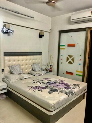 Bedroom in 3 BHK Apartment at Dn Nagar – for Rent